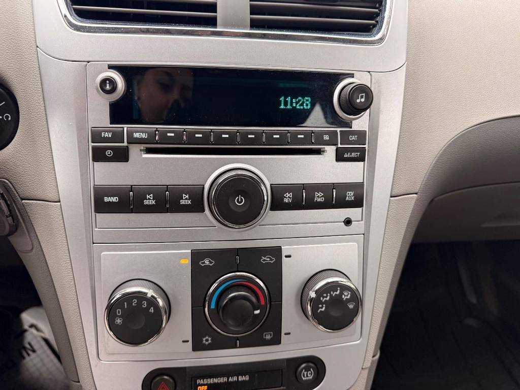 Chevrolet Malibu Vehicle Full-screen Gallery Image 05