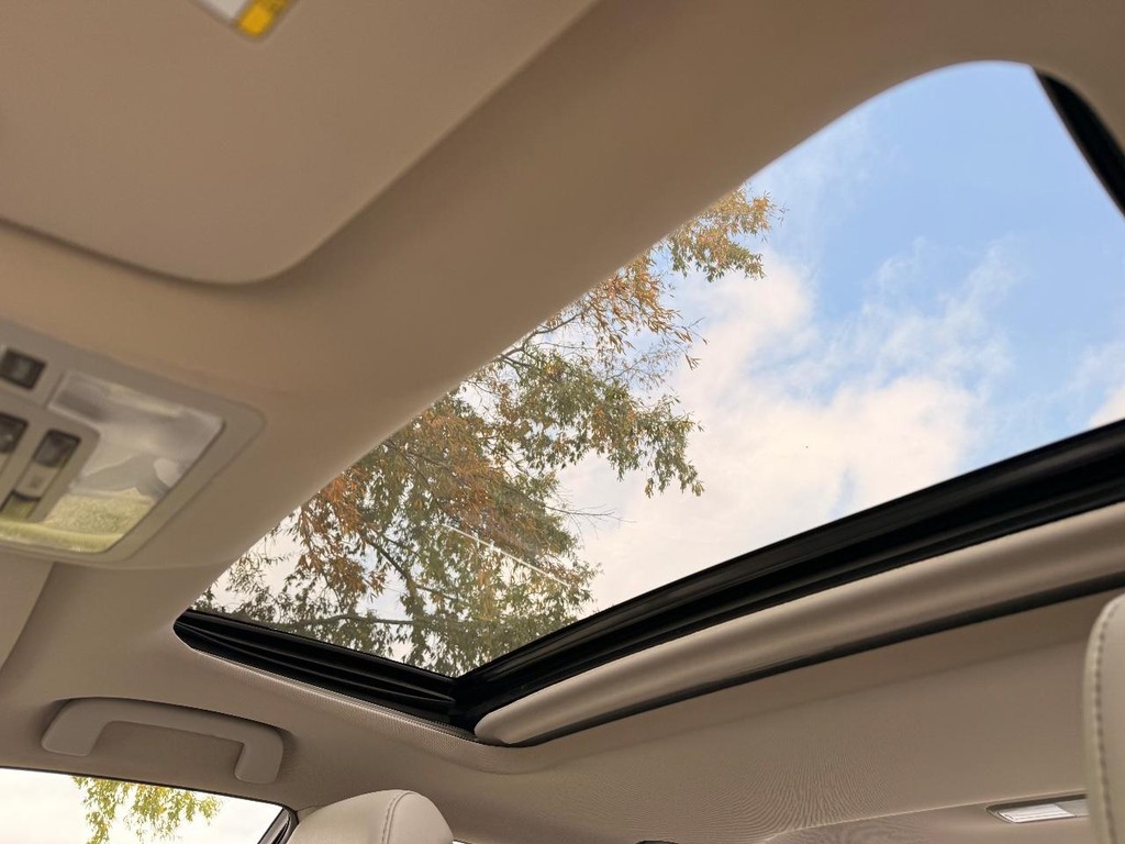 Toyota Avalon Vehicle Full-screen Gallery Image 02