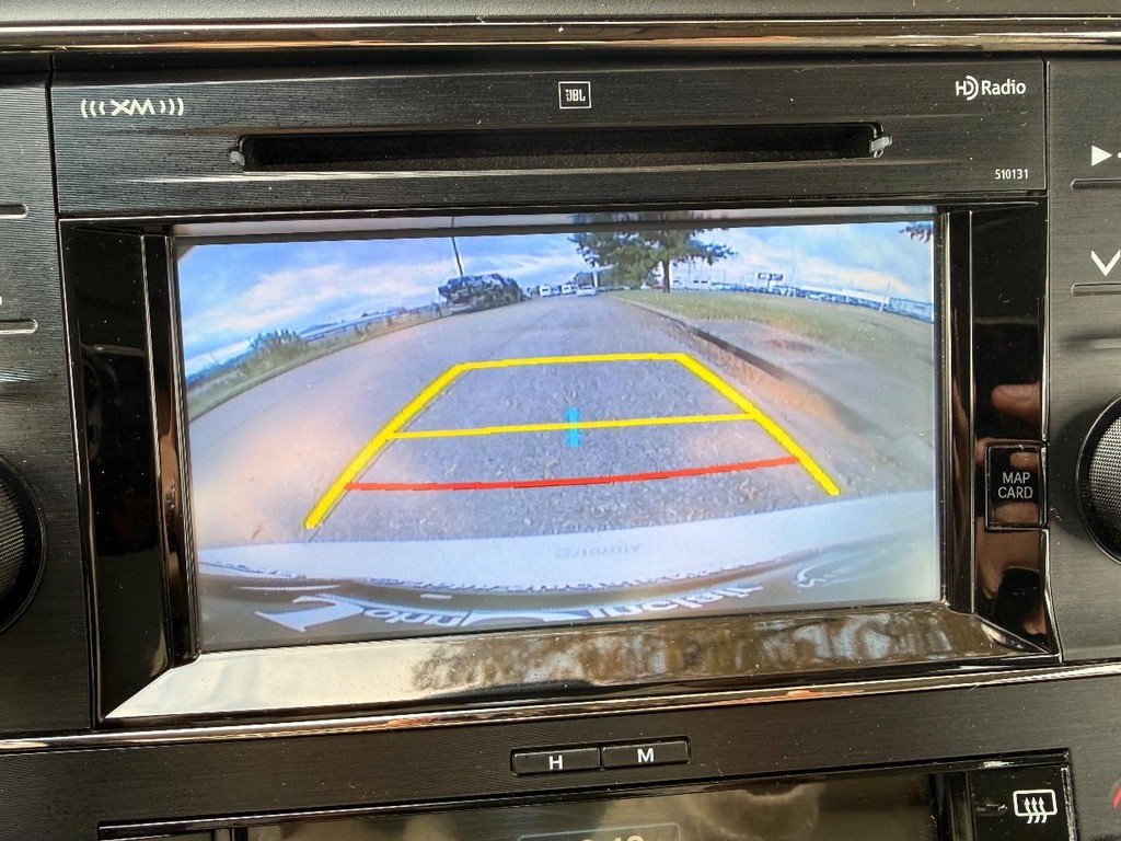 Toyota Avalon Vehicle Full-screen Gallery Image 03