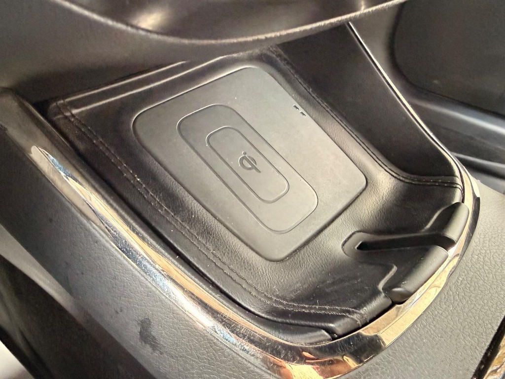 Toyota Avalon Vehicle Full-screen Gallery Image 06