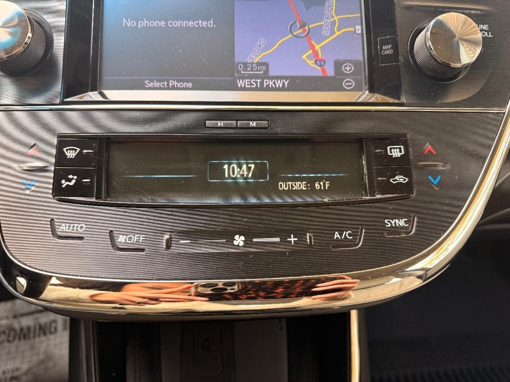 Toyota Avalon Vehicle Full-screen Gallery Image 07