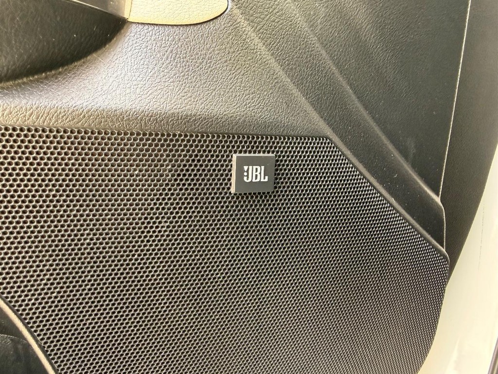 Toyota Avalon Vehicle Full-screen Gallery Image 08