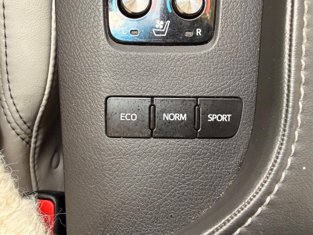 Toyota Avalon Vehicle Full-screen Gallery Image 15