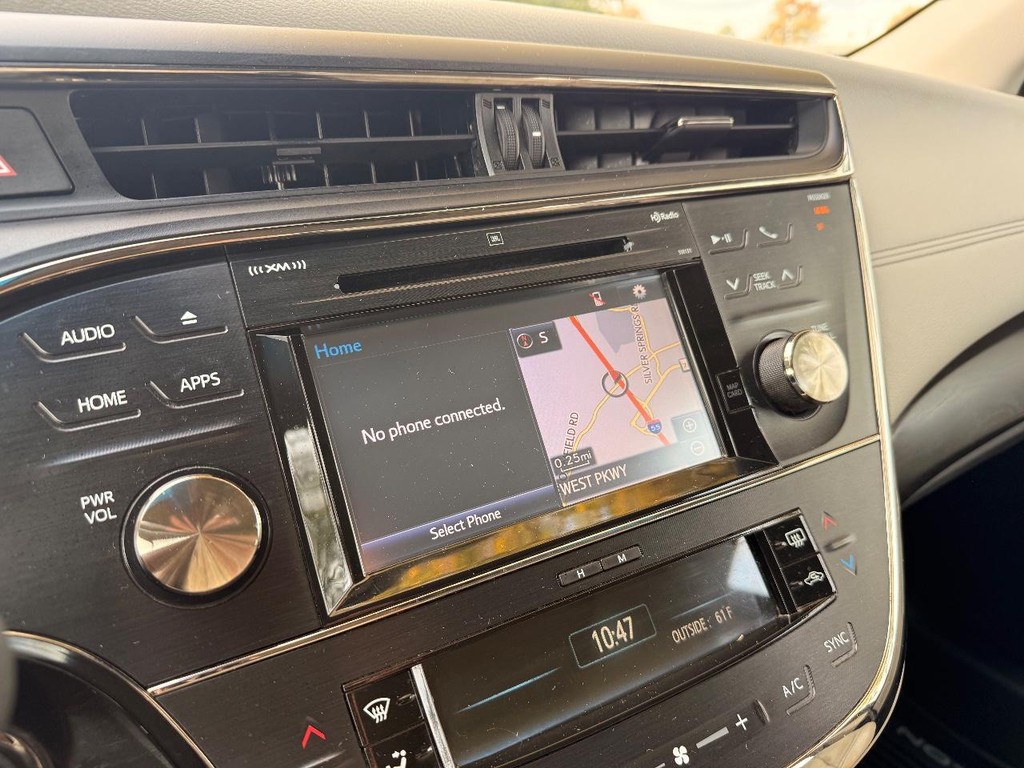 Toyota Avalon Vehicle Full-screen Gallery Image 17