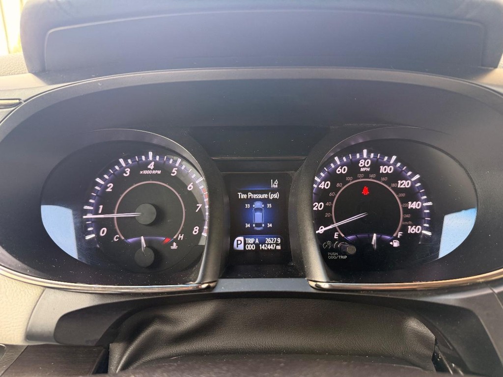 Toyota Avalon Vehicle Full-screen Gallery Image 19