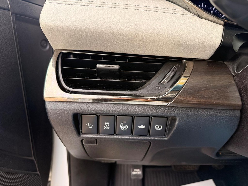 Toyota Avalon Vehicle Full-screen Gallery Image 20