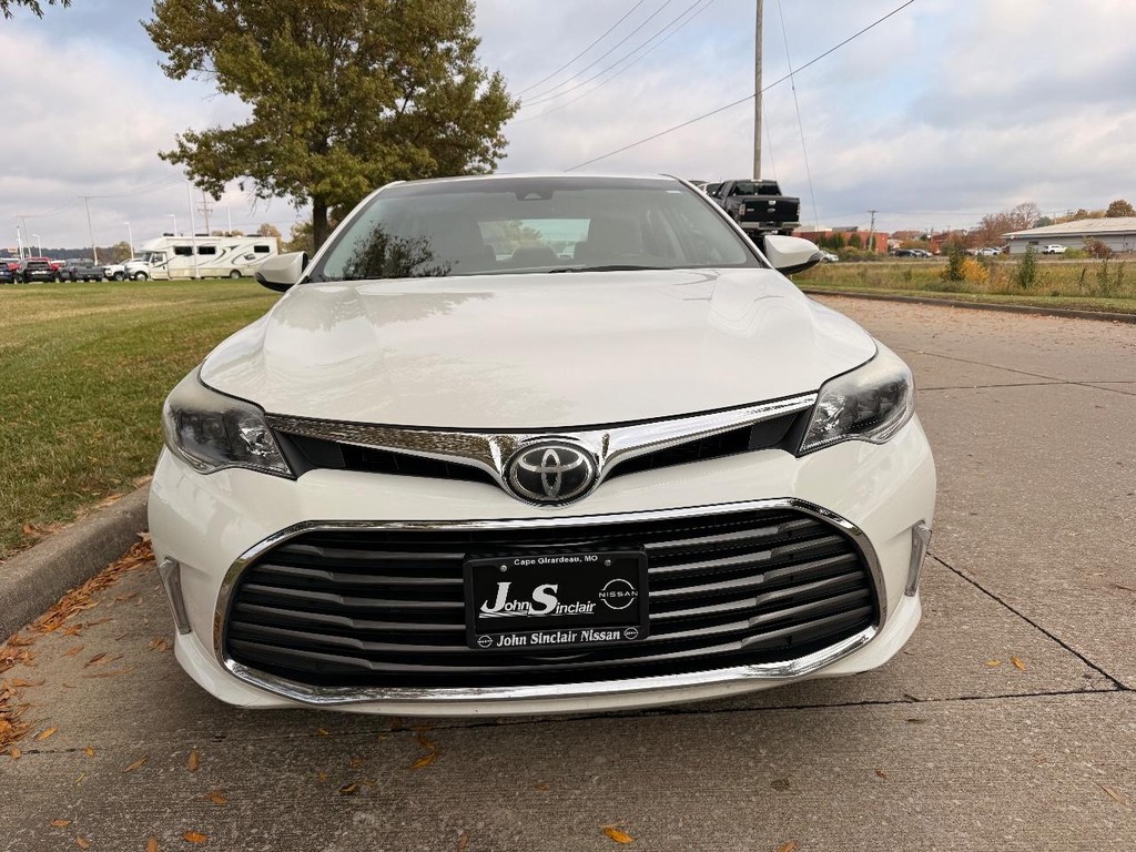 Toyota Avalon Vehicle Full-screen Gallery Image 31