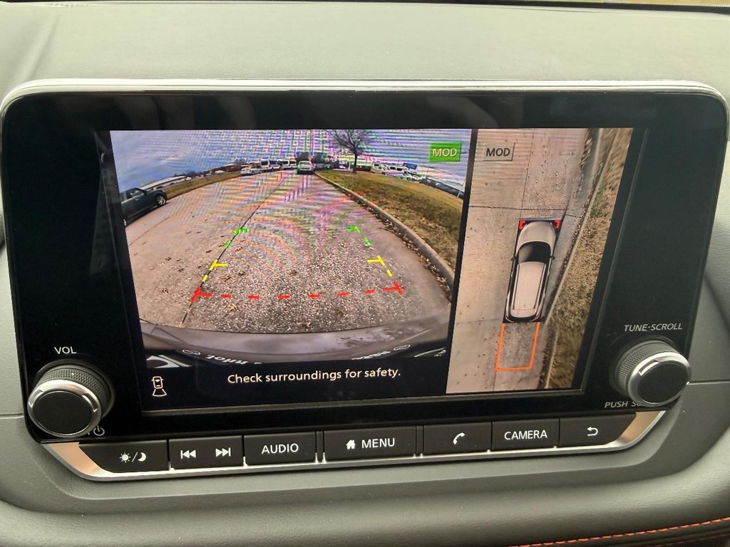 Nissan Rogue Vehicle Full-screen Gallery Image 02