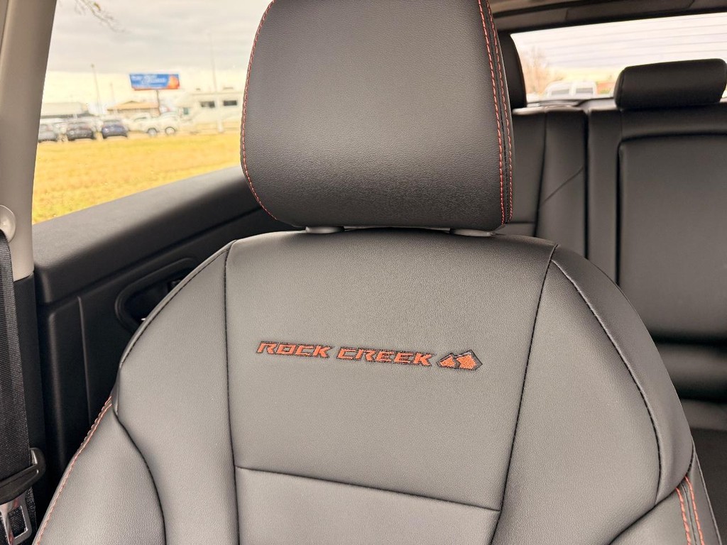 Nissan Rogue Vehicle Full-screen Gallery Image 05