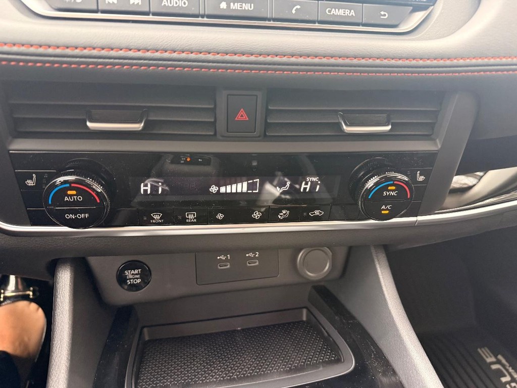 Nissan Rogue Vehicle Full-screen Gallery Image 10