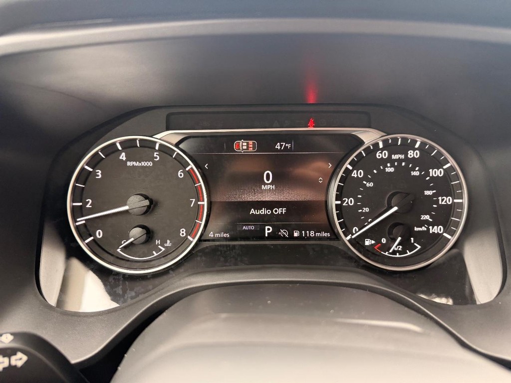 Nissan Rogue Vehicle Full-screen Gallery Image 12