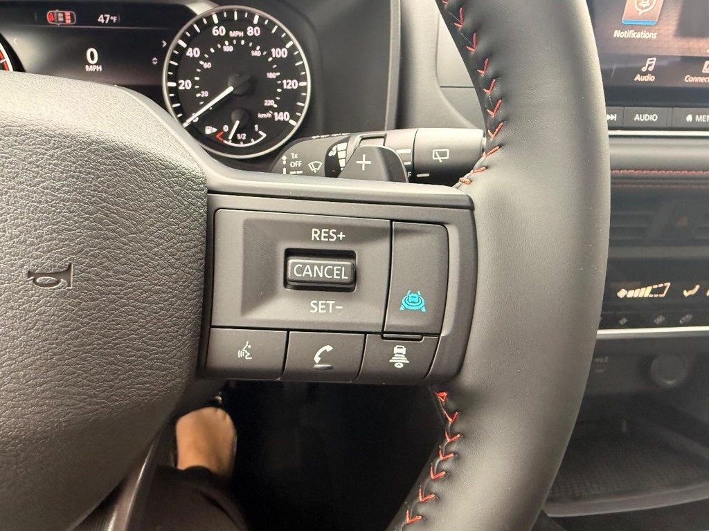 Nissan Rogue Vehicle Full-screen Gallery Image 14