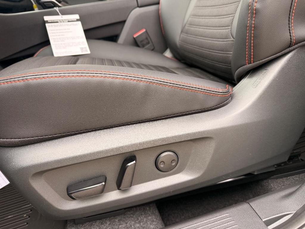 Nissan Rogue Vehicle Full-screen Gallery Image 18