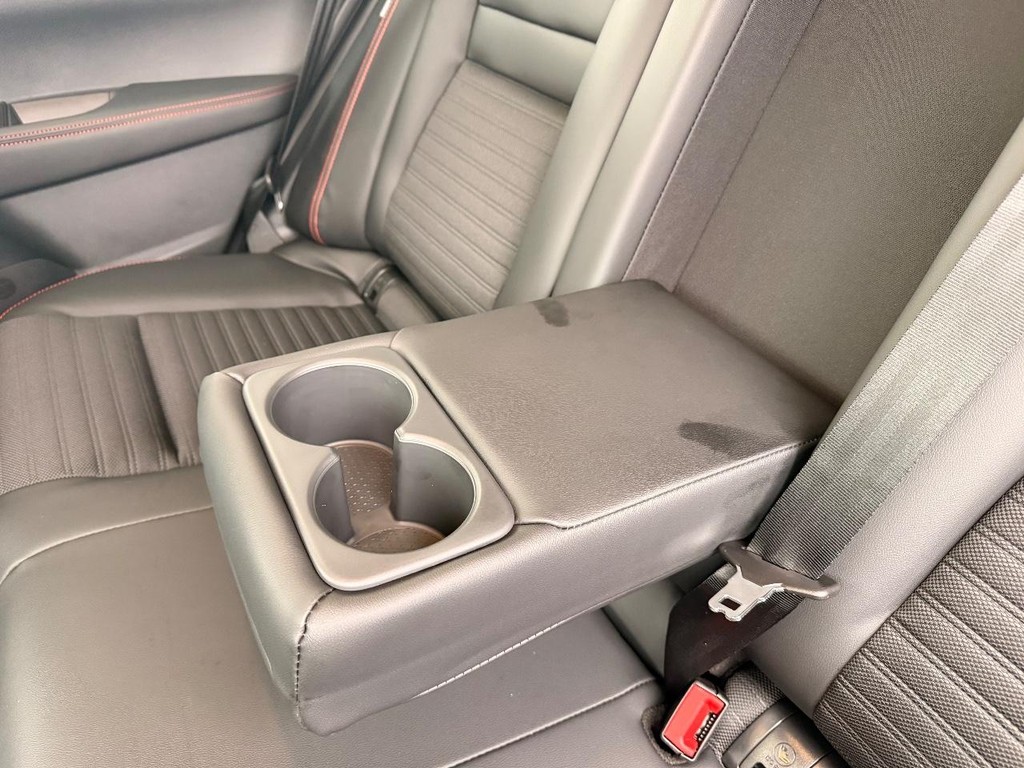 Nissan Rogue Vehicle Full-screen Gallery Image 24