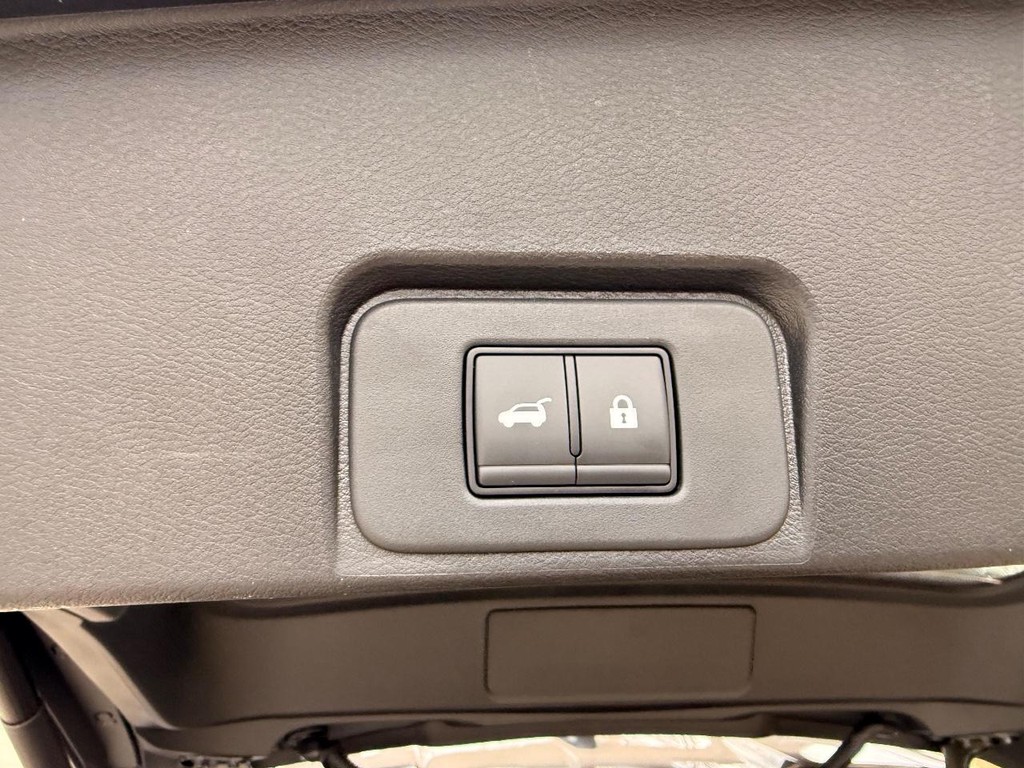 Nissan Rogue Vehicle Full-screen Gallery Image 26