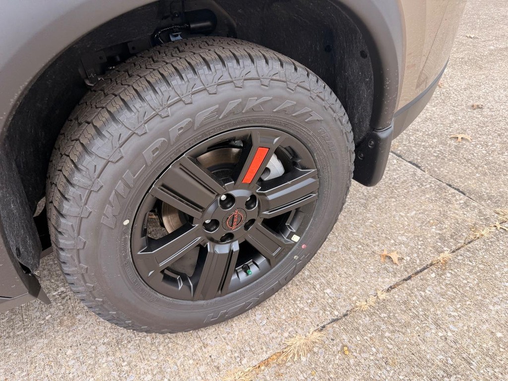 Nissan Rogue Vehicle Full-screen Gallery Image 31