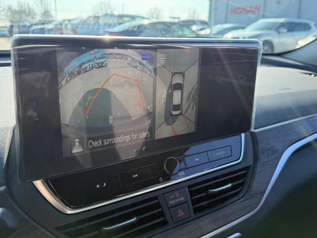 Nissan Altima Vehicle Full-screen Gallery Image 13