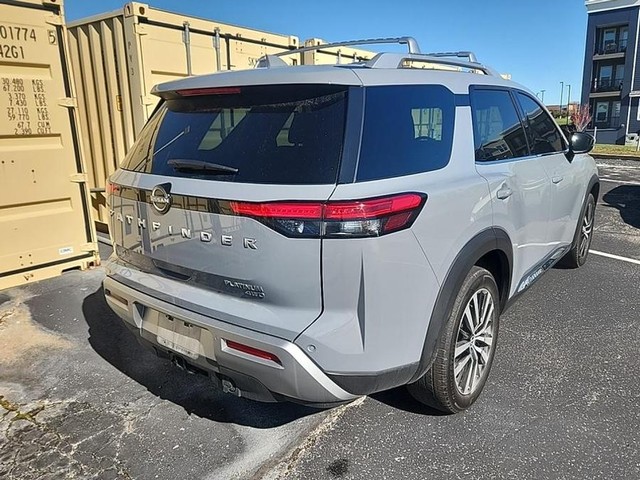 Nissan Pathfinder Vehicle Full-screen Gallery Image 02