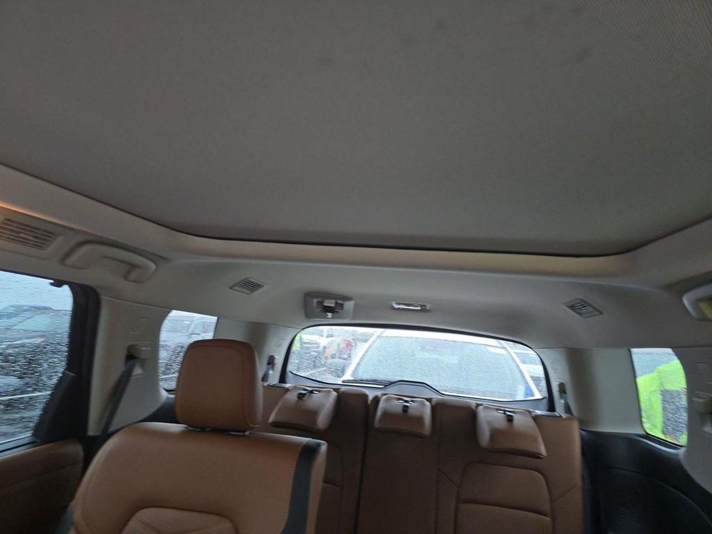 Nissan Pathfinder Vehicle Full-screen Gallery Image 04