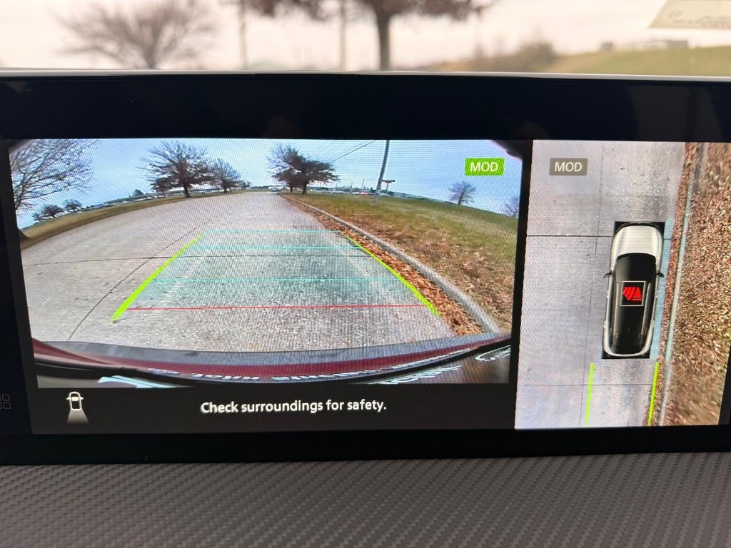 Nissan Kicks Vehicle Full-screen Gallery Image 03