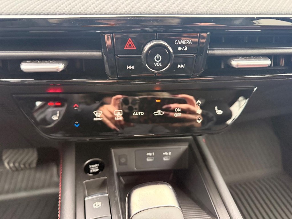 Nissan Kicks Vehicle Full-screen Gallery Image 07