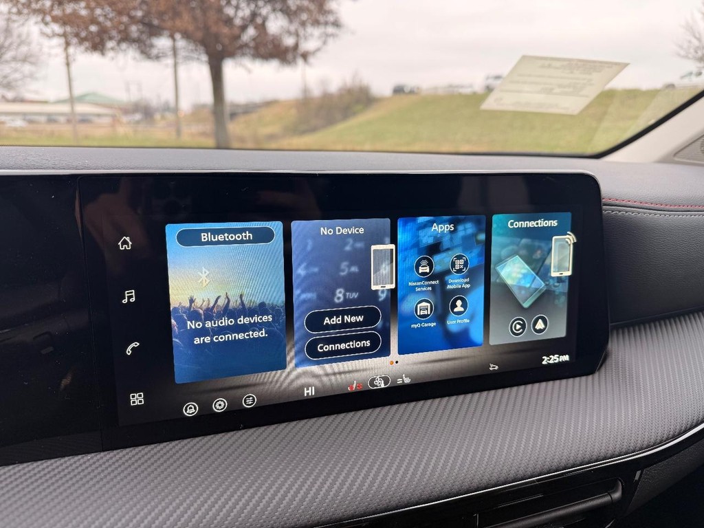 Nissan Kicks Vehicle Full-screen Gallery Image 08