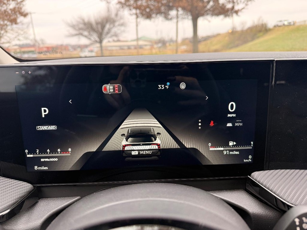 Nissan Kicks Vehicle Full-screen Gallery Image 09