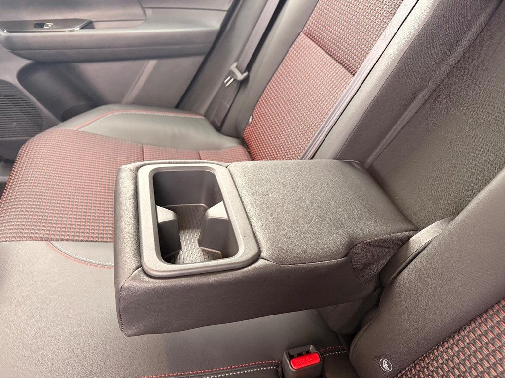 Nissan Kicks Vehicle Full-screen Gallery Image 16