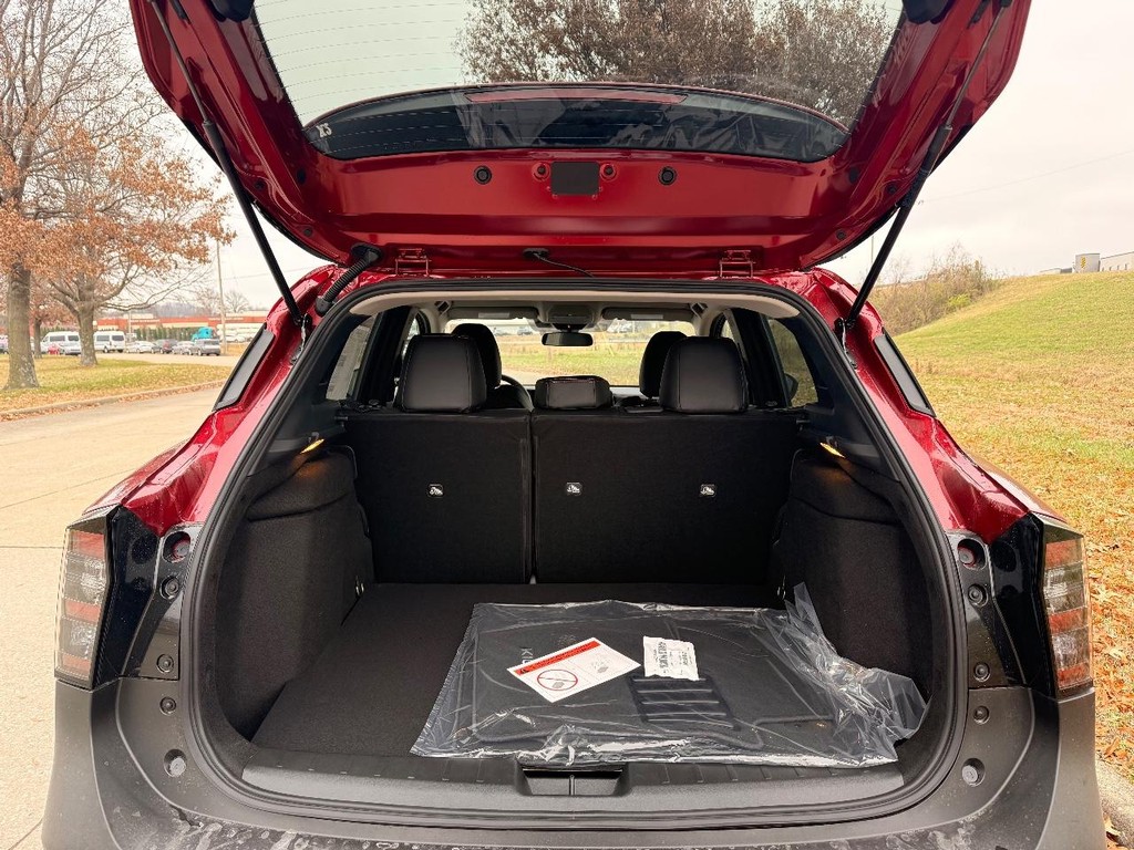 Nissan Kicks Vehicle Full-screen Gallery Image 19