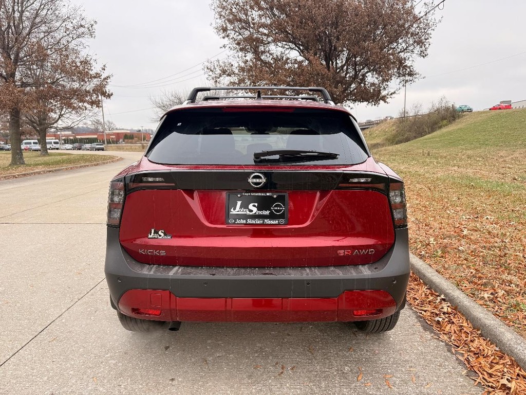 Nissan Kicks Vehicle Full-screen Gallery Image 20