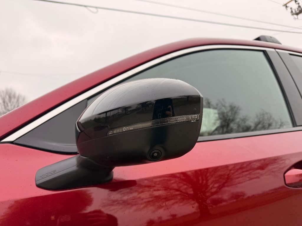 Nissan Kicks Vehicle Full-screen Gallery Image 21