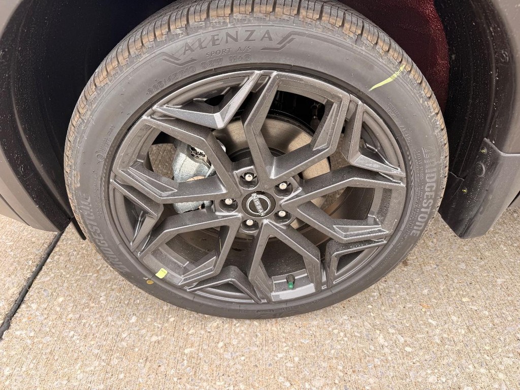 Nissan Kicks Vehicle Full-screen Gallery Image 23