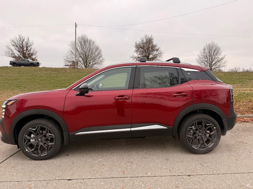 Nissan Kicks Vehicle Full-screen Gallery Image 24