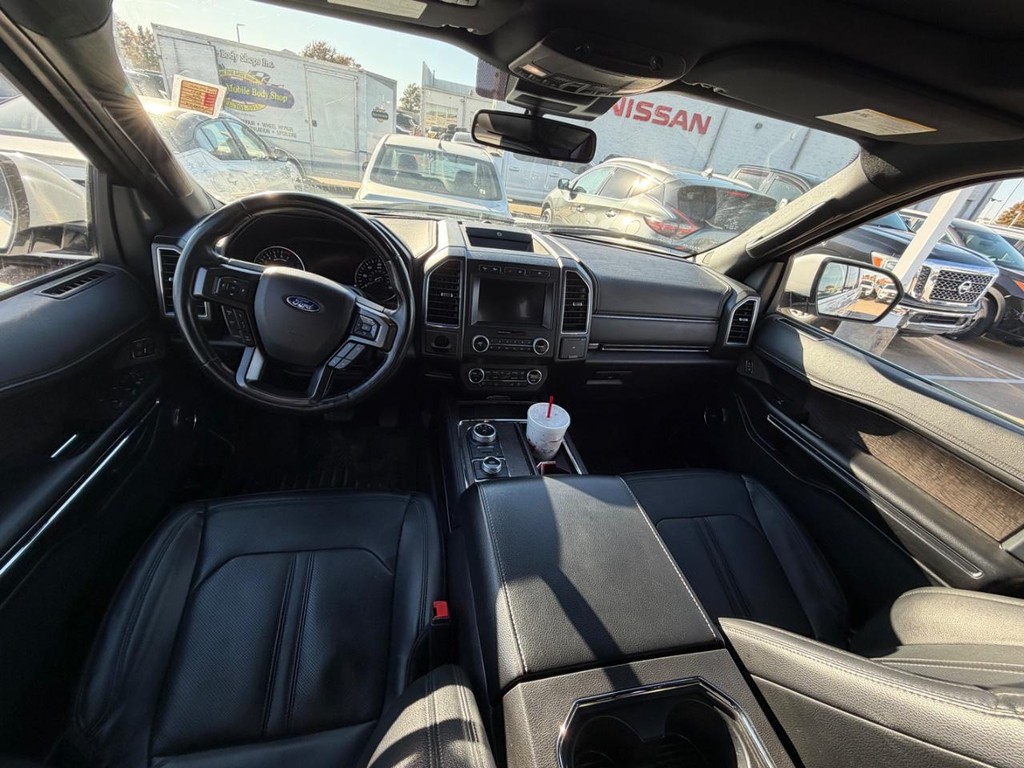 Ford Expedition Vehicle Full-screen Gallery Image 04