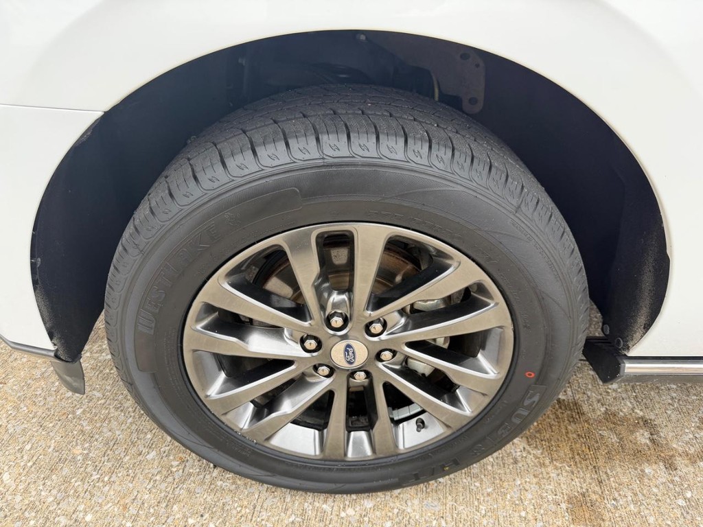 Ford Expedition Vehicle Full-screen Gallery Image 09