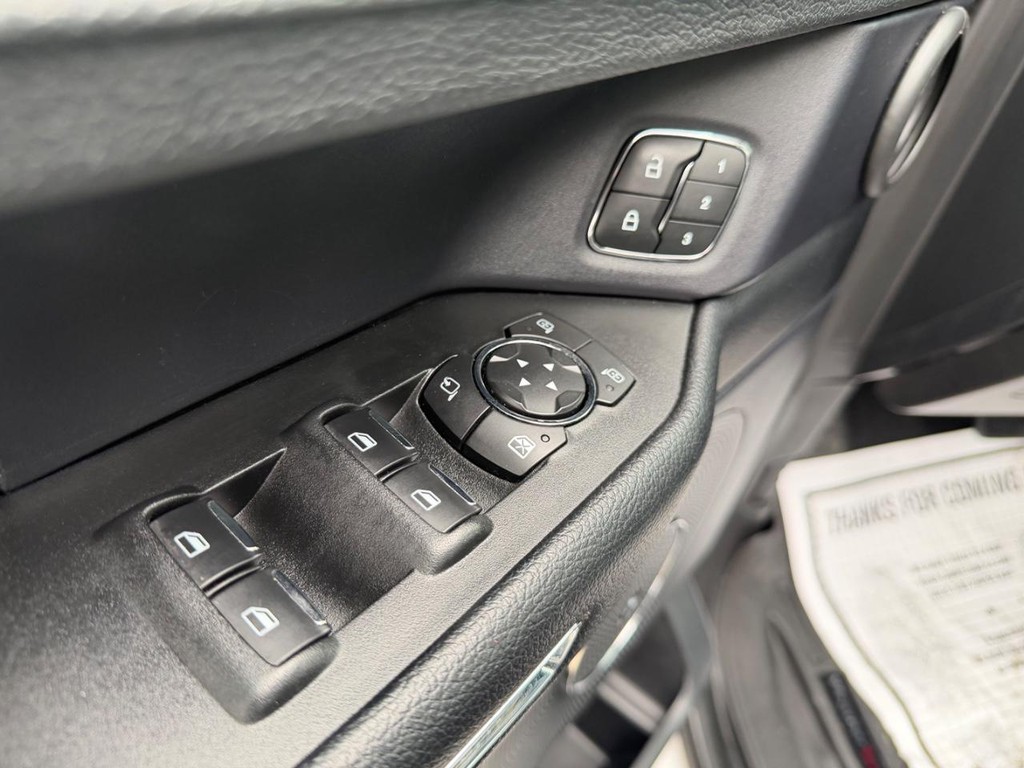 Ford Expedition Vehicle Full-screen Gallery Image 14