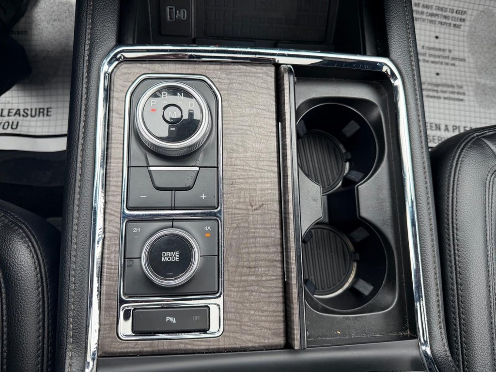 Ford Expedition Vehicle Full-screen Gallery Image 21