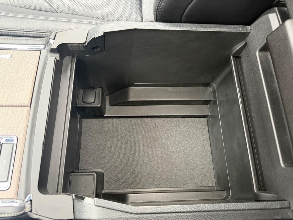 Ford Expedition Vehicle Full-screen Gallery Image 22