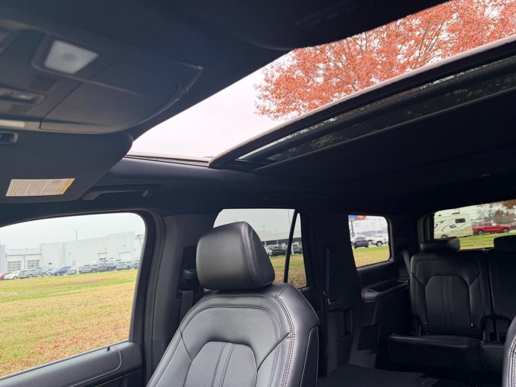 Ford Expedition Vehicle Full-screen Gallery Image 23