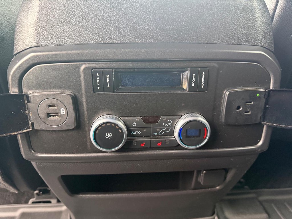 Ford Expedition Vehicle Full-screen Gallery Image 24