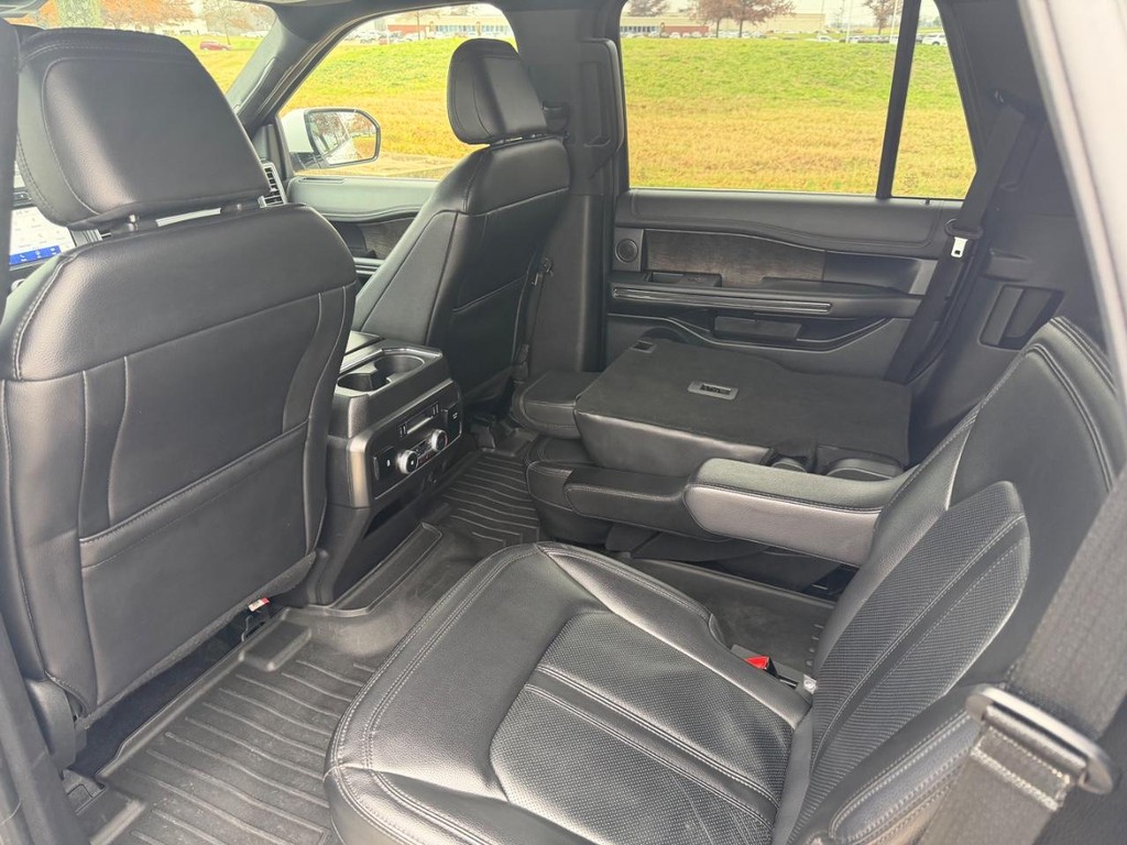 Ford Expedition Vehicle Full-screen Gallery Image 25