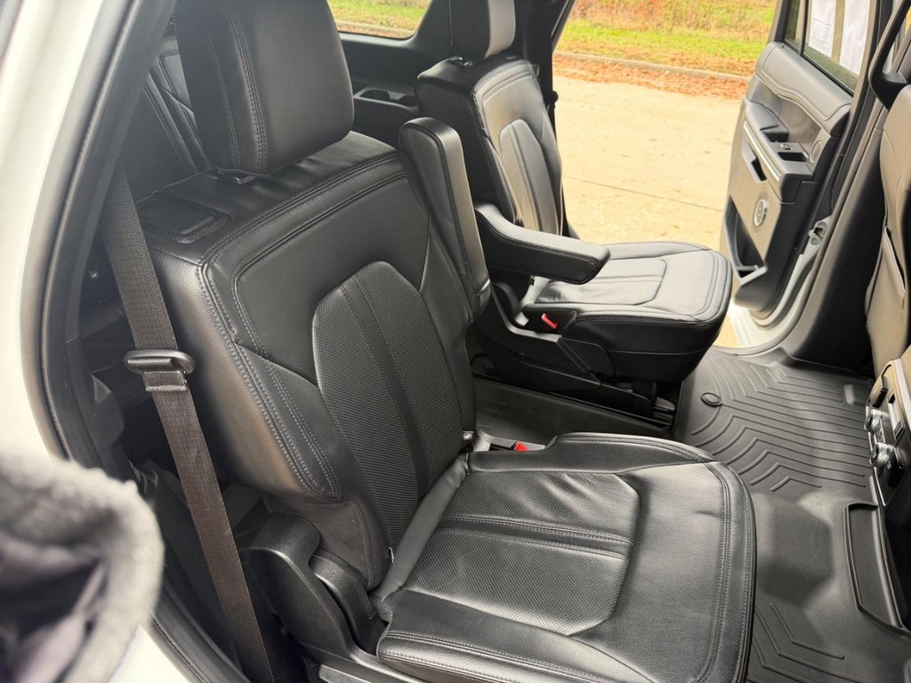 Ford Expedition Vehicle Full-screen Gallery Image 27