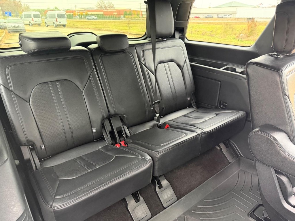 Ford Expedition Vehicle Full-screen Gallery Image 28