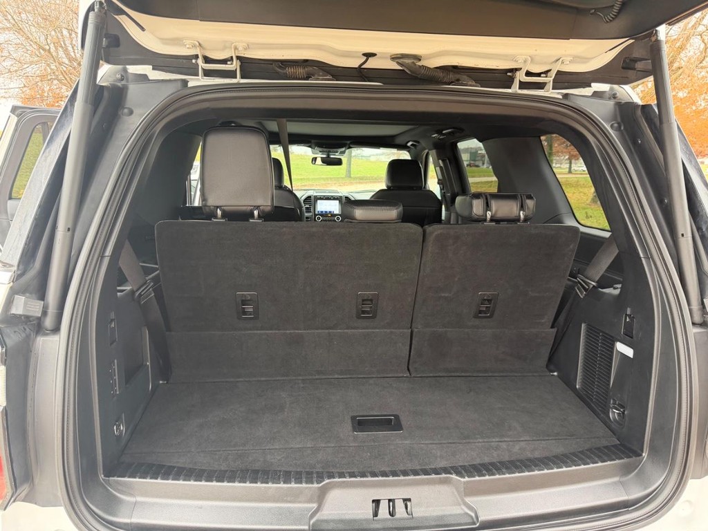 Ford Expedition Vehicle Full-screen Gallery Image 30