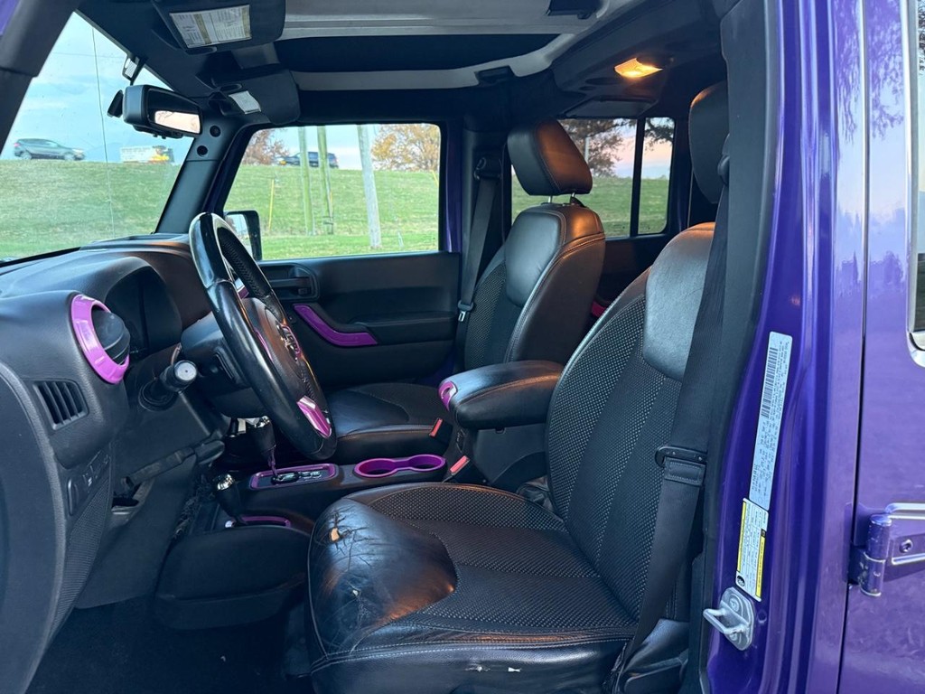 Jeep Wrangler Unlimited Vehicle Full-screen Gallery Image 07