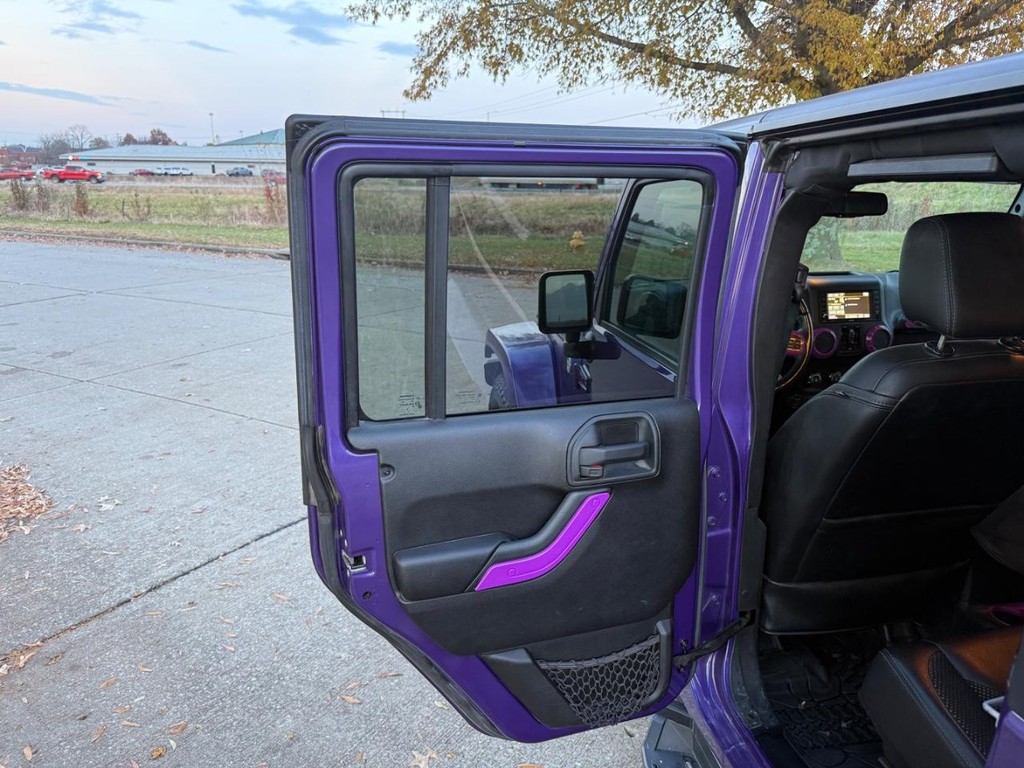 Jeep Wrangler Unlimited Vehicle Full-screen Gallery Image 09