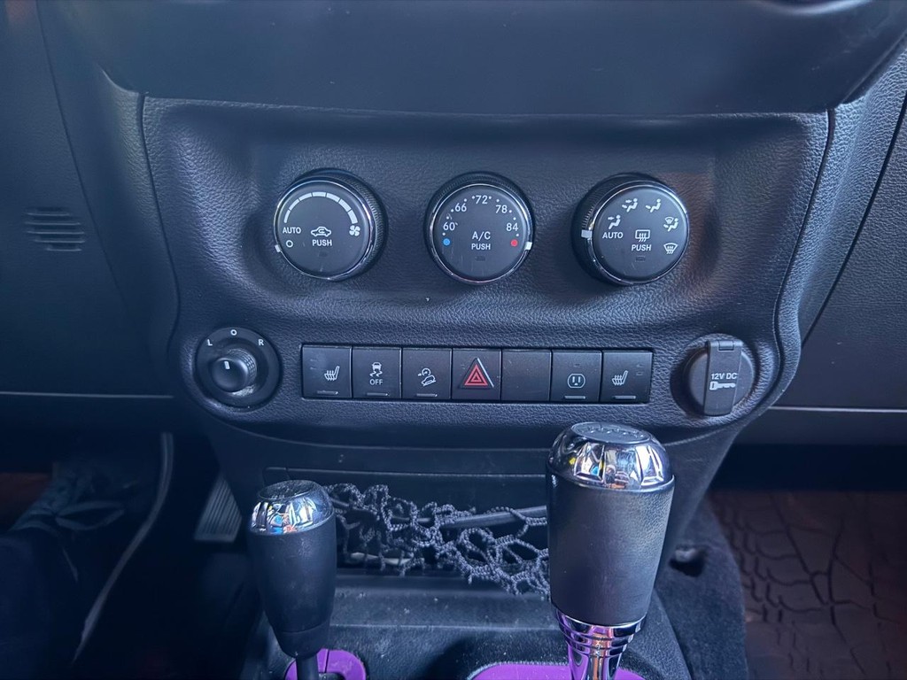 Jeep Wrangler Unlimited Vehicle Full-screen Gallery Image 13