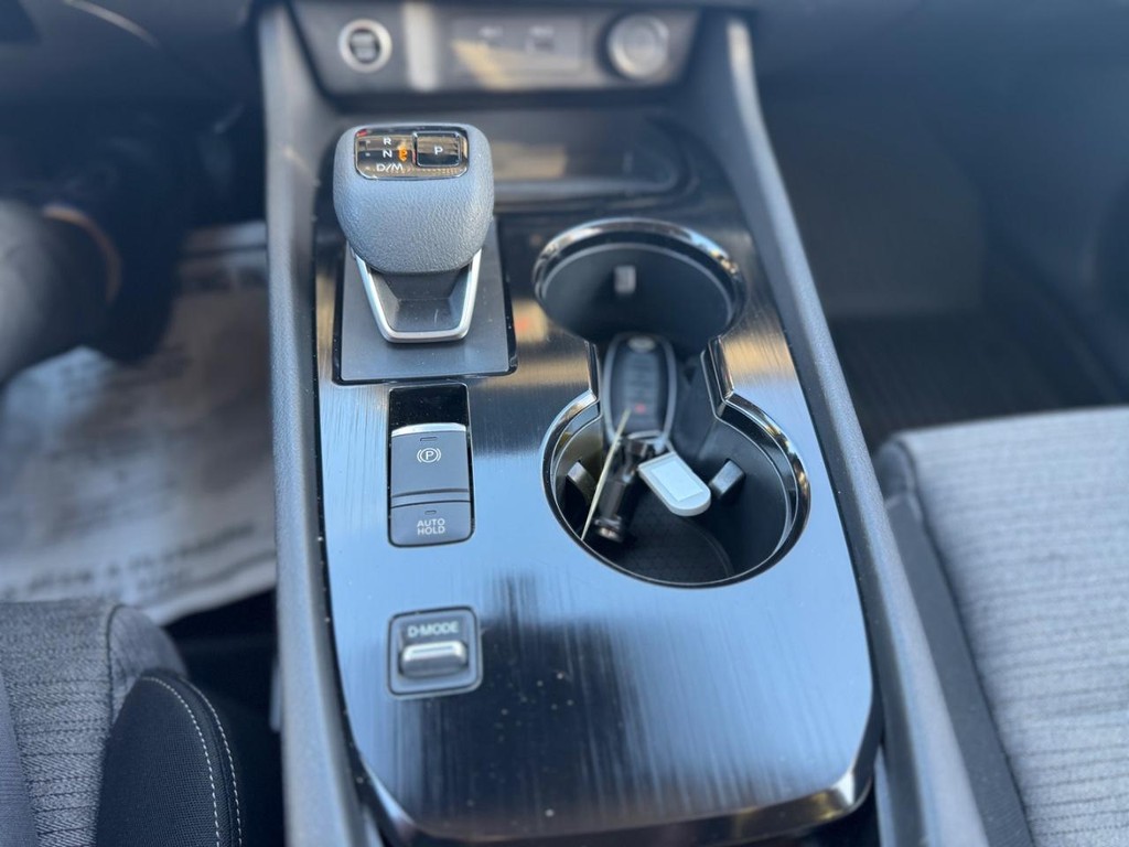 Nissan Rogue Vehicle Full-screen Gallery Image 11