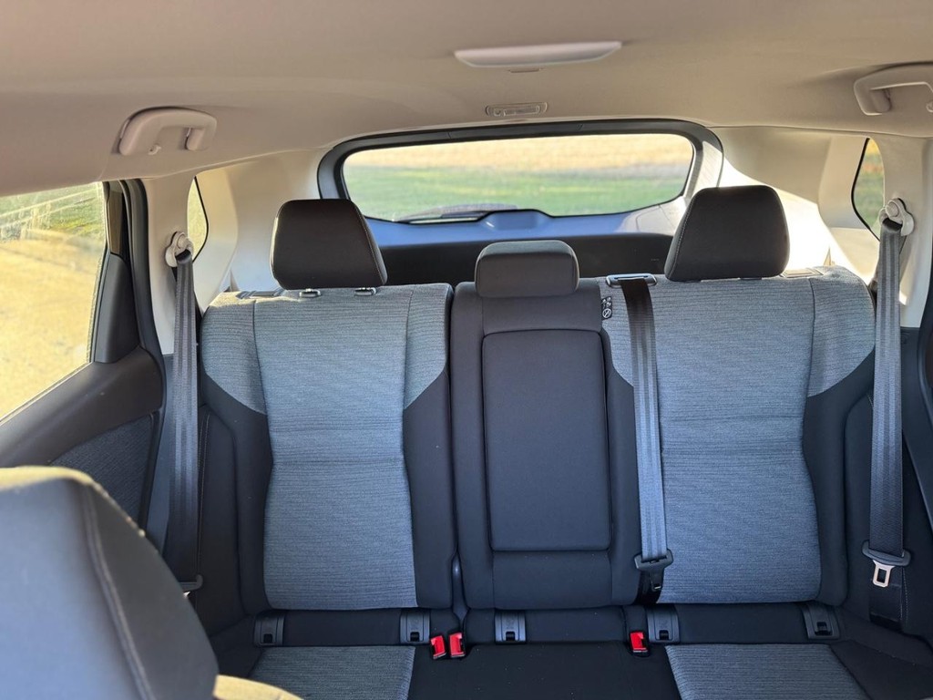 Nissan Rogue Vehicle Full-screen Gallery Image 12