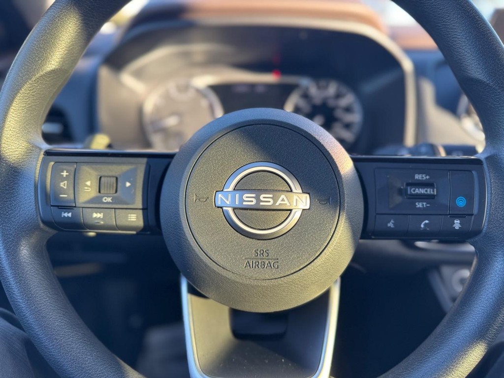 Nissan Rogue Vehicle Full-screen Gallery Image 14